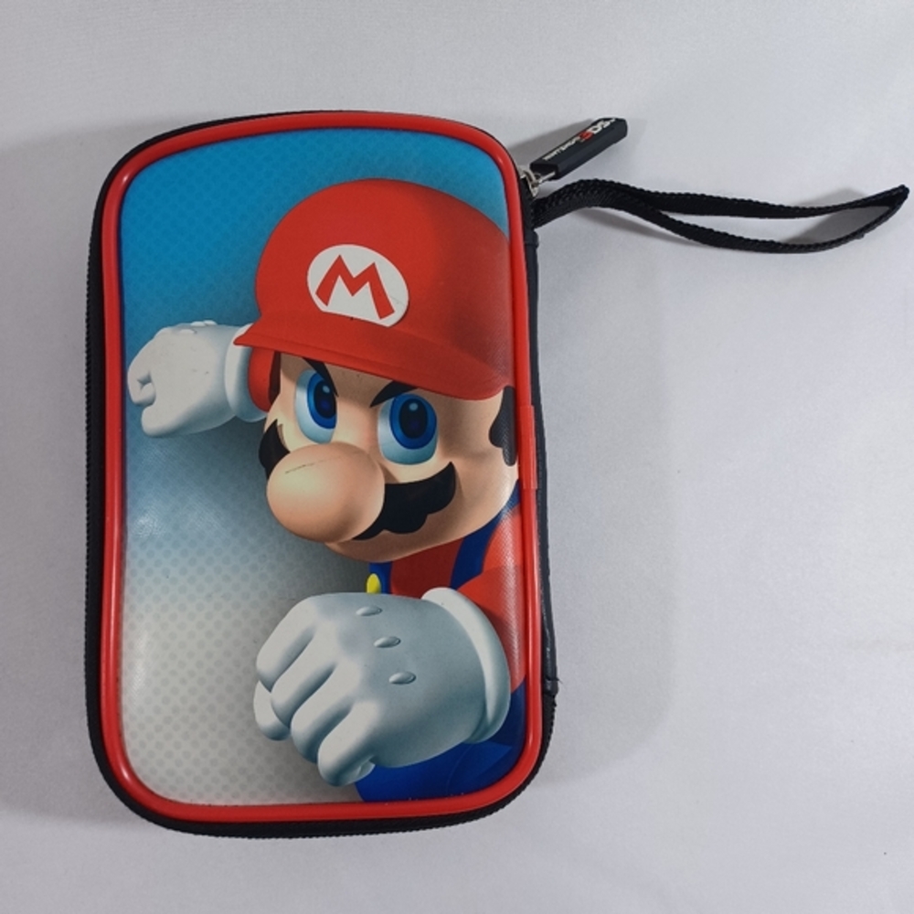SUPER MARIO Nintendo 3DS Travel Case scratch on nose see pictures